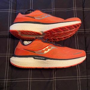 Saucony Sandstone night running shoes